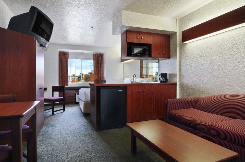 Microtel Inn & Suites Marianna Habitación foto